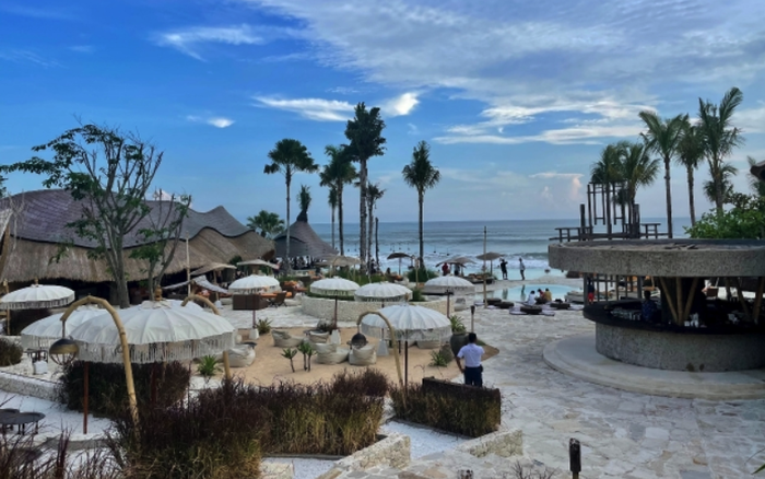 Seminyak Beach Club untuk Menikmati Sunset Tanpa Drama - dirangkum.com